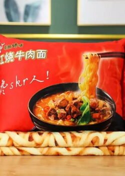 Frazada y Cojin con Diseño de Ramen: La Comodidad Perfecta para los Amantes de la Sopa de Ramen