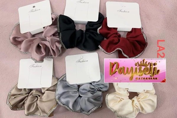 Dona Scrunchie Con Piedras