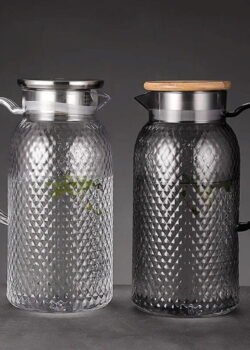 Jarra de Agua con Tapa: Ideal para Bebidas