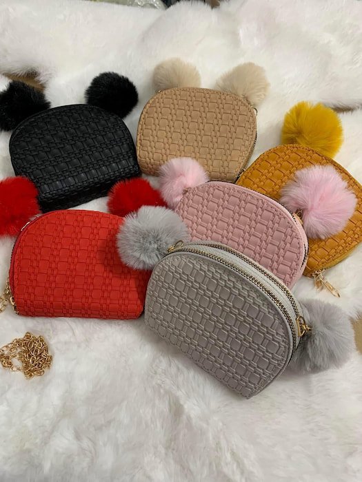 Cartera Doble Cierre con Pom Pom