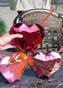 Bote de Vasos Retro en Forma de Labio y Corazón