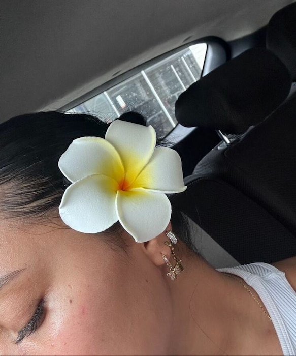 Pasador de Flor Hawaiana Grande C/U - Imagen 2