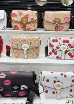 Bolsa Crossbody  Cherry Coach