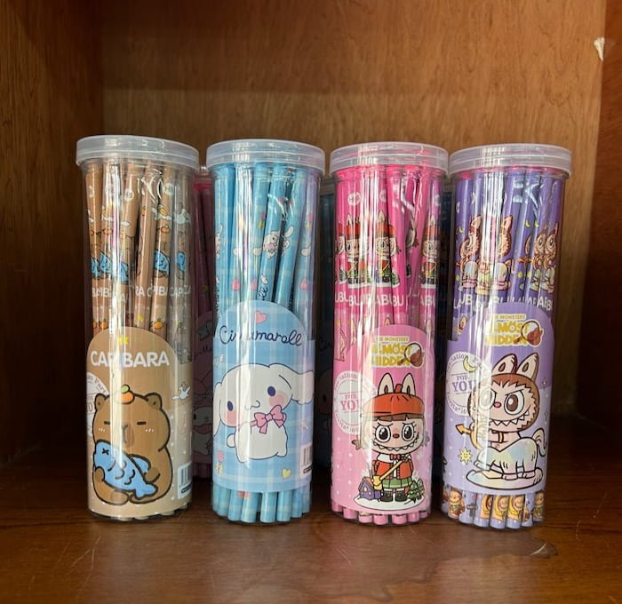 Bote de lápiz de personajes 30pz