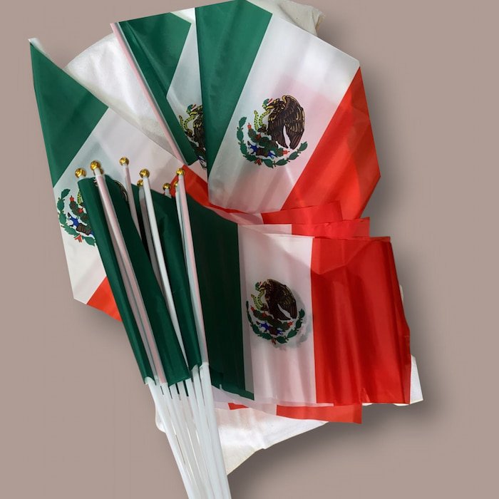 Bandera de Tela Tricolor 44x30 cms C/U - Imagen 2